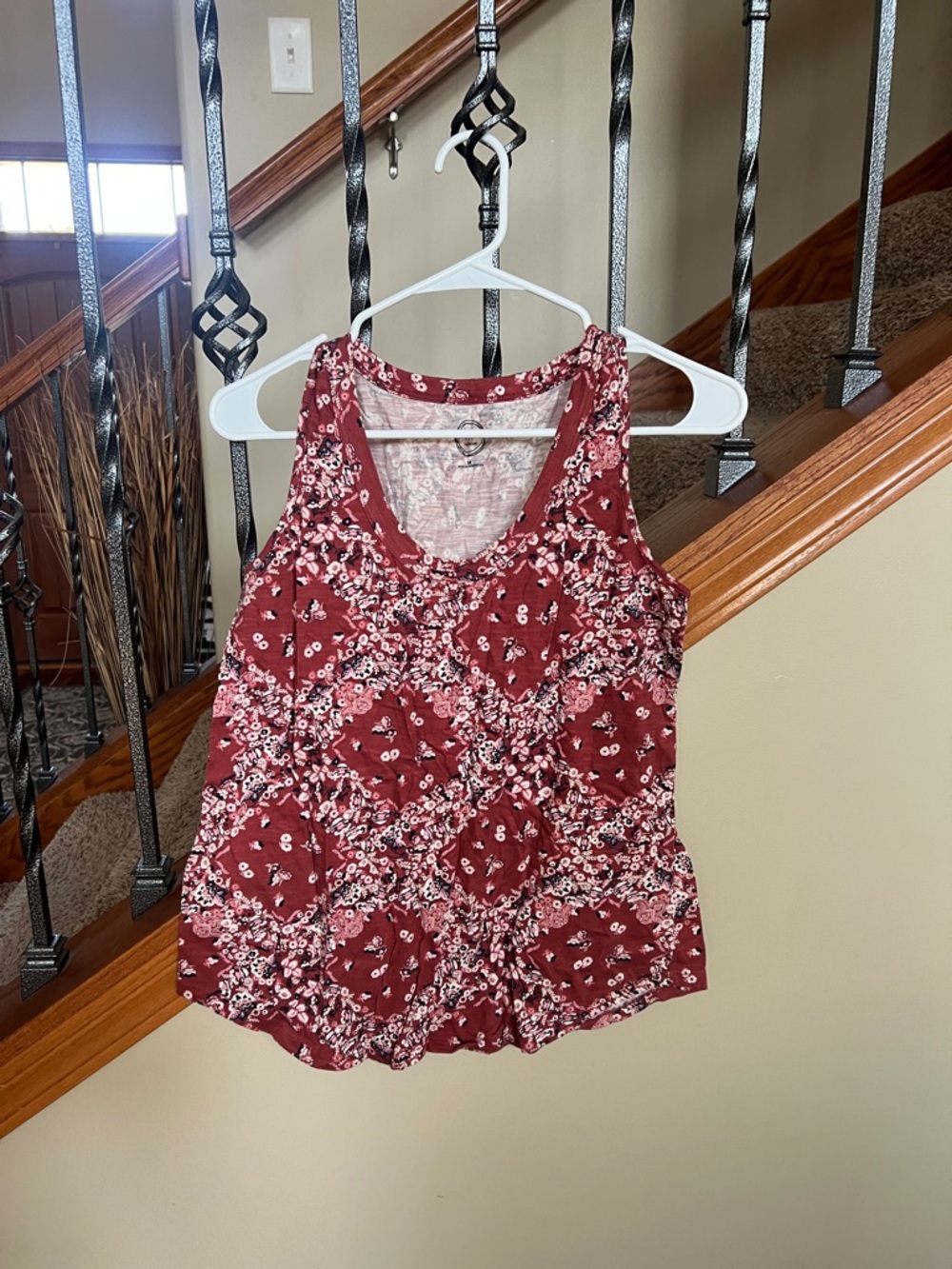 Floral Print Sleeveless Tank Top in Burgundy